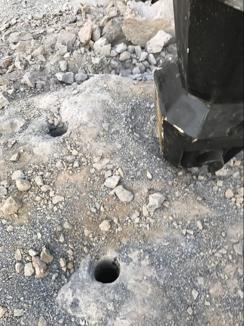 石英石礦山開采中石料破裂難題與開山機高效處理方案